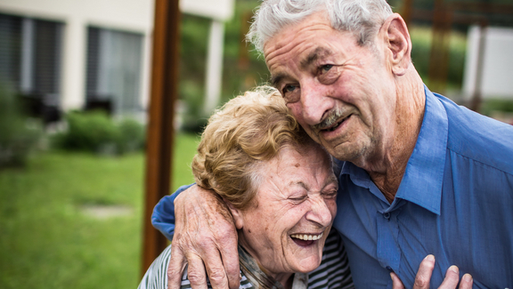 Zufriedene Senioren in einer Pflegeeinrichtung des Samariterbundes