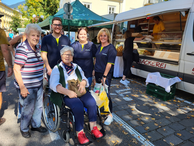 Monika mit Wuschfahrt-Team und Freundin